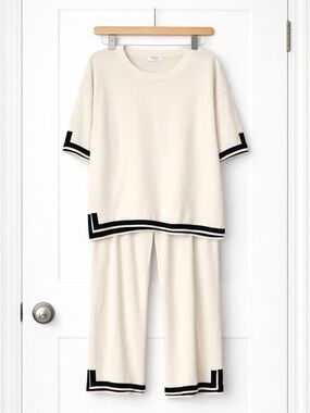 Women’s Cream Short-Sleeve Pajama Set with Black Trim Sz L, XL & XXL